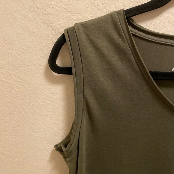 Kuhl Green Juniper V-Neck Tank Top Size Small - Picture 4 of 8